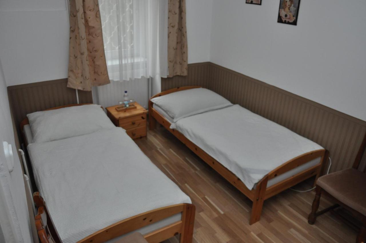 Gloriett Panzio Bed & Breakfast Fertoboz Exterior photo