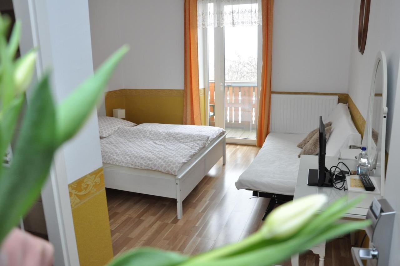 Gloriett Panzio Bed & Breakfast Fertoboz Exterior photo