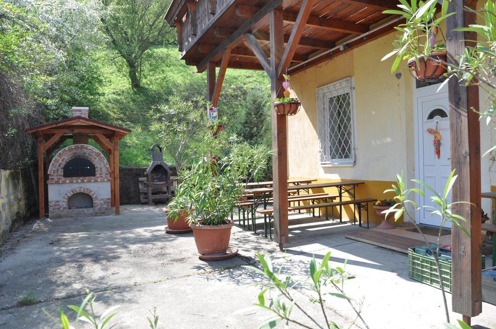 Gloriett Panzio Bed & Breakfast Fertoboz Exterior photo