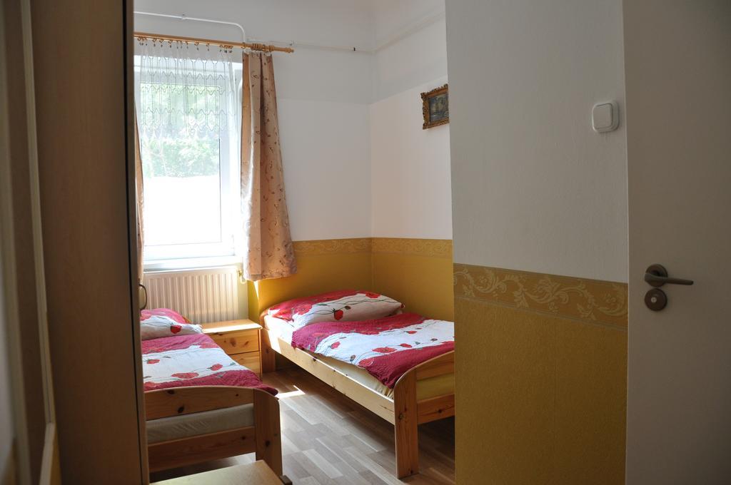 Gloriett Panzio Bed & Breakfast Fertoboz Room photo