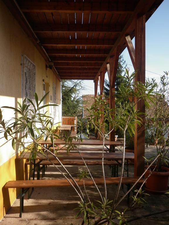 Gloriett Panzio Bed & Breakfast Fertoboz Exterior photo